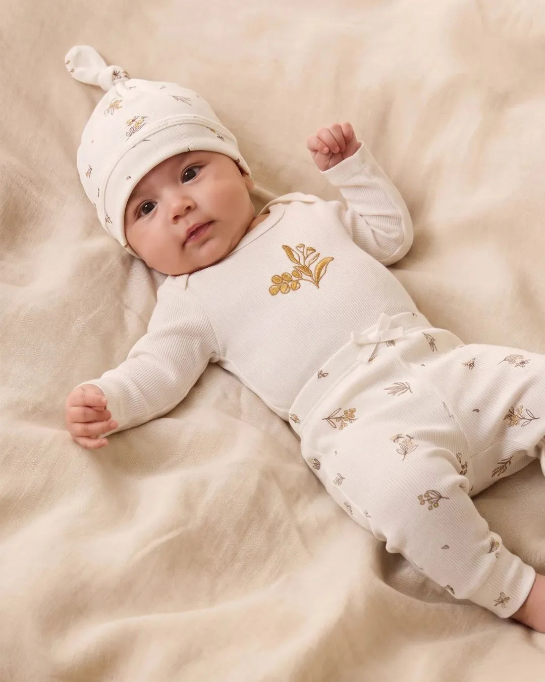 Soft Organic Cotton Baby Set – Bodysuit, Leggings & Cap